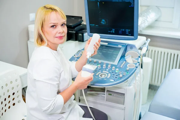 Médico en una clínica — Foto de Stock