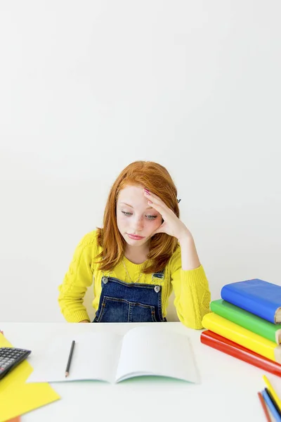 Girl is studying — Stock Photo, Image