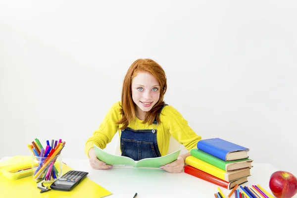 Girl is studying — Stock Photo, Image