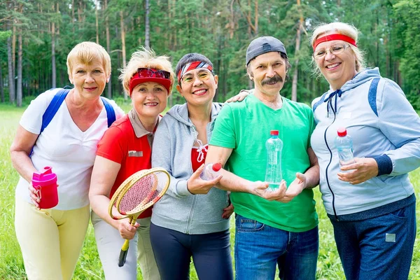 Senioren im Park — Stockfoto