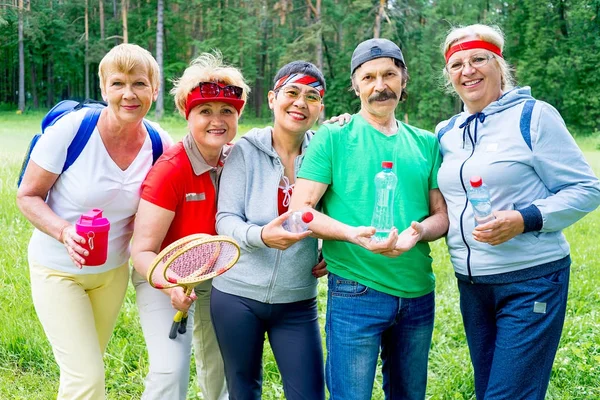 Senioren im Park — Stockfoto