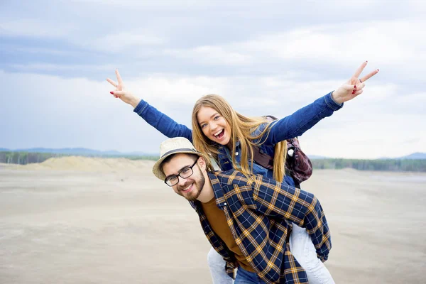 Viaggiatori in un deserto — Foto Stock