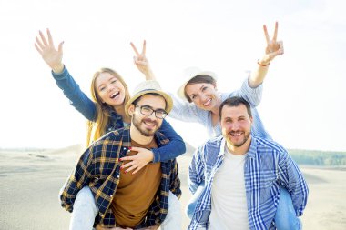 Birlikte seyahat arkadaşları