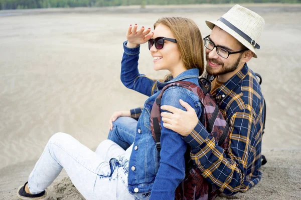 Travelers in a desert — Stock Photo, Image