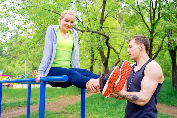 Couple working out — Stock Photo, Image