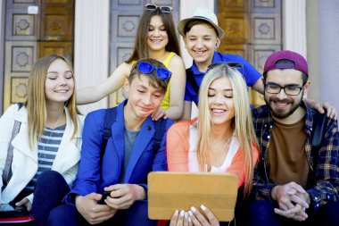 Öğrenciler kampüste