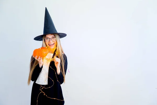 Menina em um traje de Halloween — Fotografia de Stock