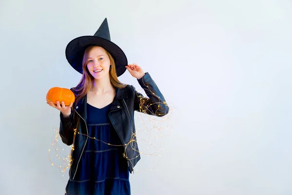 Chica en un disfraz de Halloween — Foto de Stock