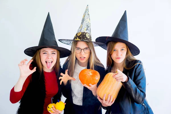 Meninas em trajes de bruxa — Fotografia de Stock