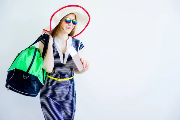 Fille avec une valise — Photo