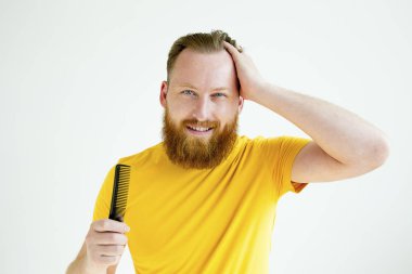 Adam onun sakal düzeltme