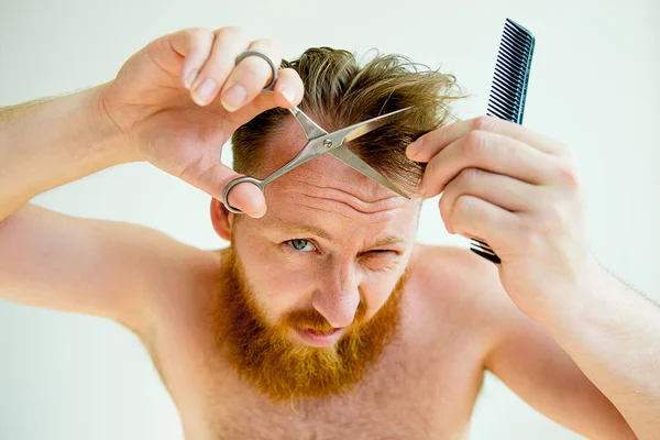 A srác a szakáll vágás — Stock Fotó