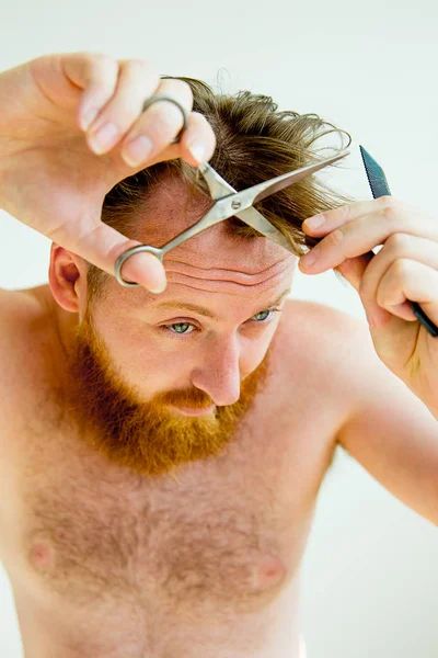 A srác a szakáll vágás — Stock Fotó