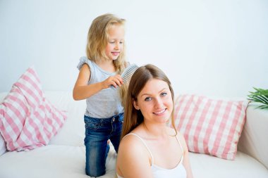 Anne ve kızı Saç Bakımı