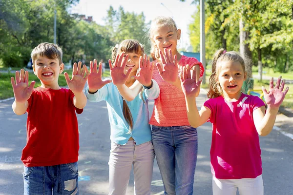 çocuklar sabun köpüğü ile