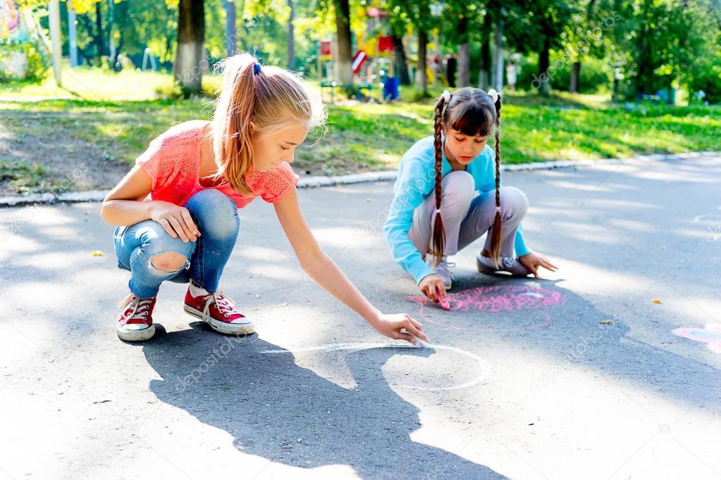 Kids drawing with chalk
