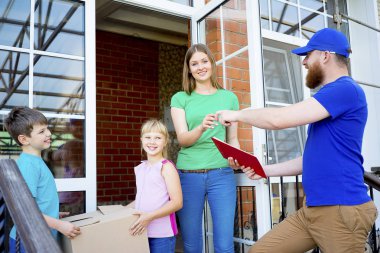 Teslimatçı kutuları teslim
