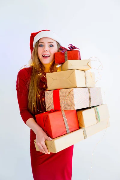 Chica con cajas de Navidad —  Fotos de Stock