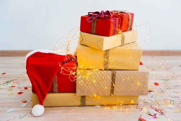 Cajas de regalo y regalos de Navidad —  Fotos de Stock