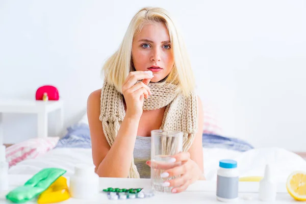 Ragazza con influenza — Foto Stock