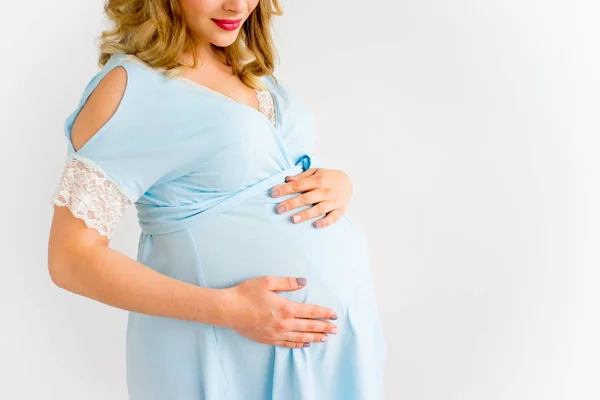 Una mujer embarazada — Foto de Stock