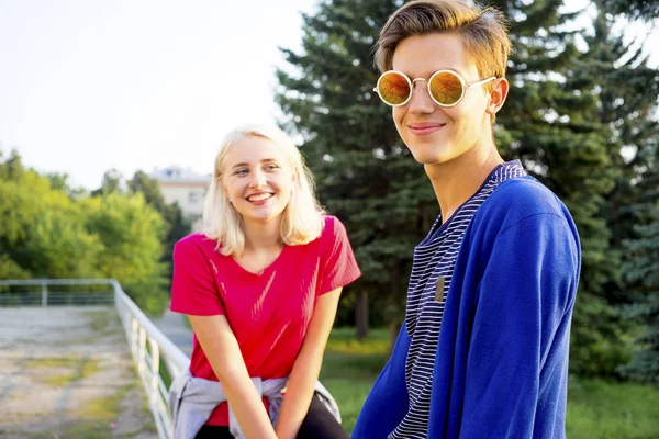 Dışında yürüme gençler