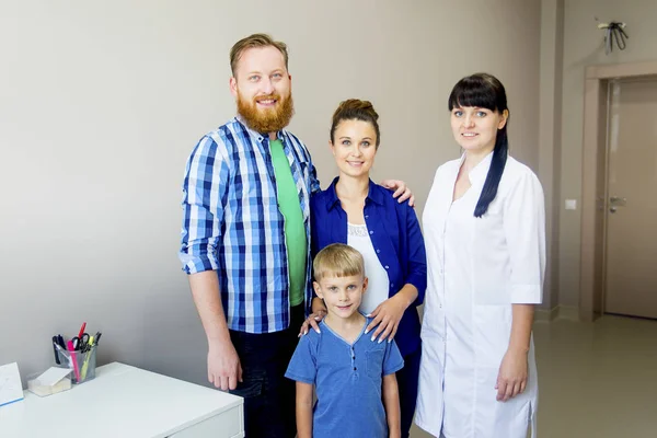 Семейная клиника — стоковое фото