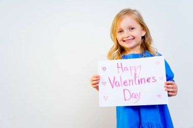 Sevgililer kartpostal ile kız