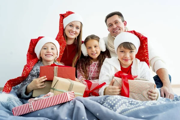 Family celebrating christmas — Stock Photo, Image