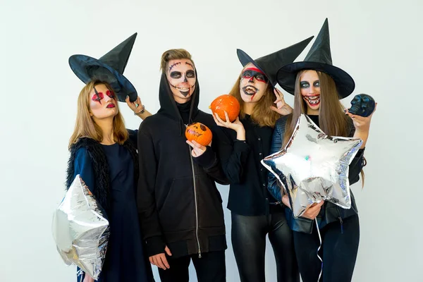 İnsanlar Cadılar Bayramı kostümleri — Stok fotoğraf
