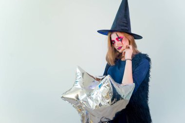 İnsanlar Cadılar Bayramı kostümleri