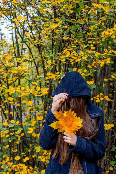 Depressed girl walking in park — Stock Photo, Image