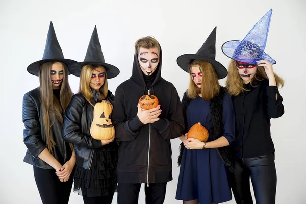 Personas en disfraces de Halloween — Foto de Stock