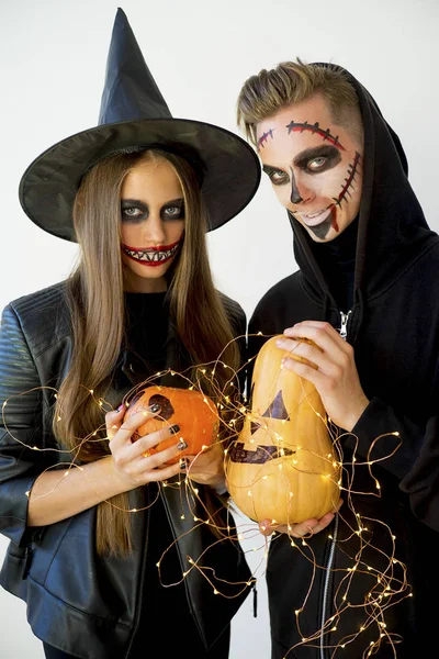 Mensen in kostuums van halloween — Stockfoto