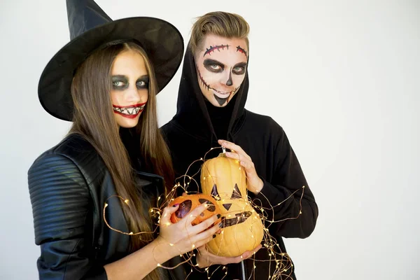 Personas en disfraces de Halloween — Foto de Stock