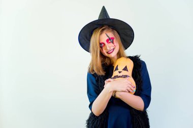 İnsanlar Cadılar Bayramı kostümleri