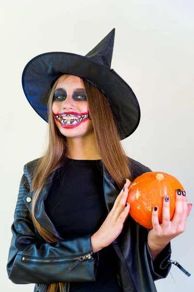 İnsanlar Cadılar Bayramı kostümleri