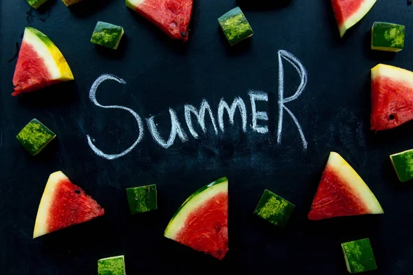Skivad vattenmelon på vit bakgrund — Stockfoto