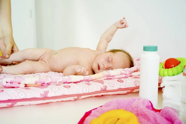 Retrato de um bebê recém-nascido — Fotografia de Stock