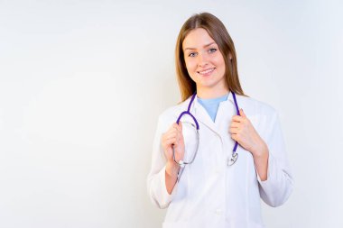 Onun ofisinde kadın çocuk doktoru