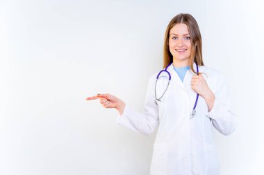 Onun ofisinde kadın çocuk doktoru