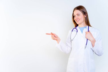 Onun ofisinde kadın çocuk doktoru