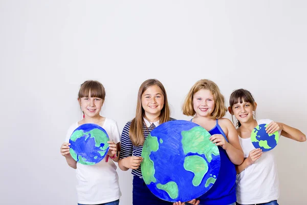 Bambini con un globo — Foto Stock