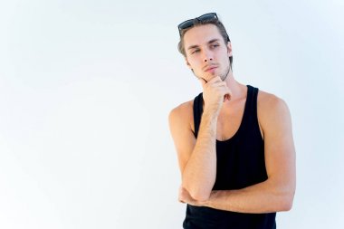 yakışıklı erkek modeli