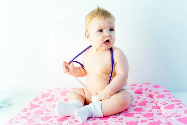 Bambino da un medico — Foto Stock