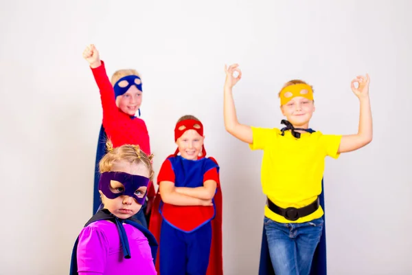 Superhéroes niños amigos — Foto de Stock