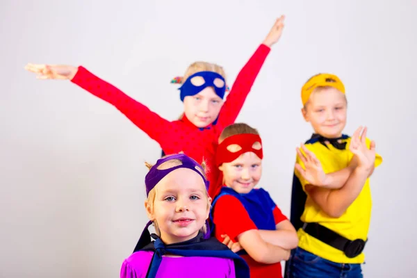 Süper kahramanlar çocukların arkadaş — Stok fotoğraf