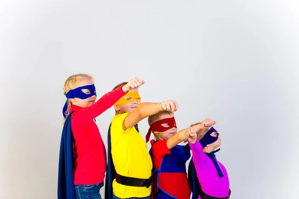 Przyjaciół dzieci superbohaterów — Zdjęcie stockowe