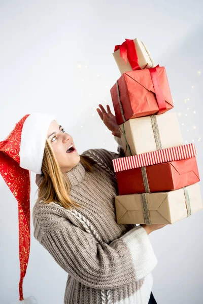 Chica con gorra de Navidad —  Fotos de Stock