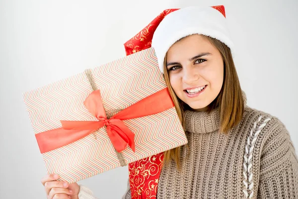 Chica con gorra de Navidad —  Fotos de Stock